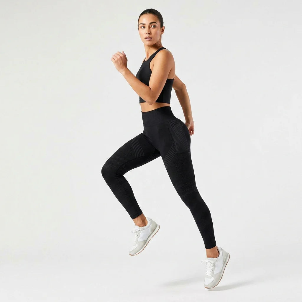 Legging Glowly 3D à poche, noir – porté en mouvement, compression anti-cellulite